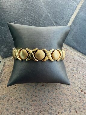 14kt. Yellow Gold Hugs & Kisses  Link Bracelet - Classic Elegant Style